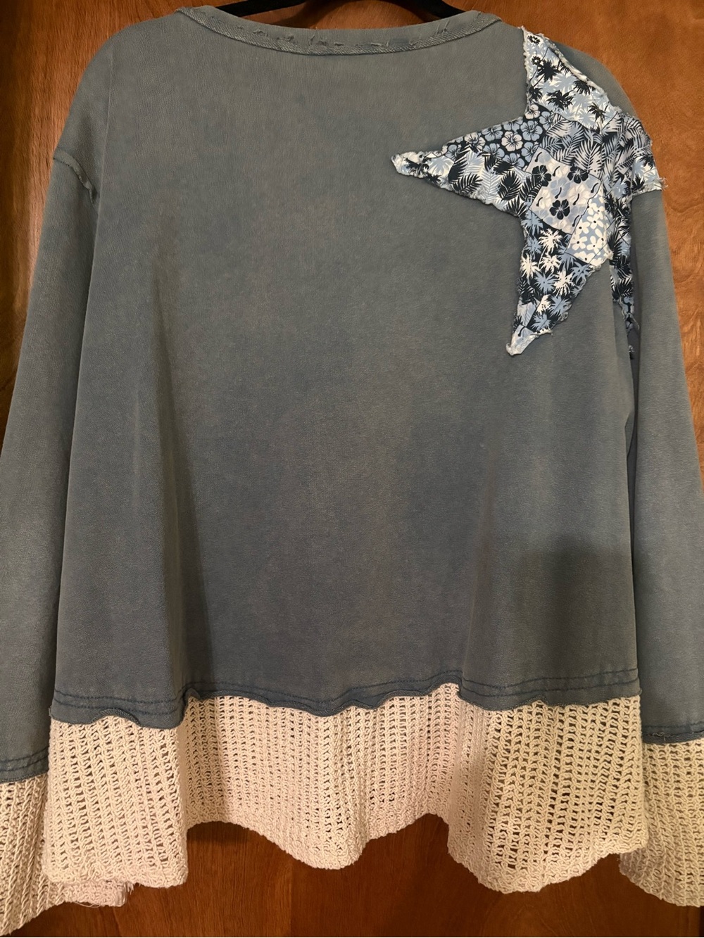 POL Blue Star Appliqué V-Neck Sweatshirt with Crochet Hem - Picture 2 of 2